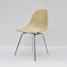 Chaise Eames DSX fibre de